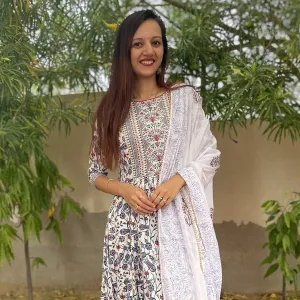 Aditi Bhanushali - English tutor - Vapi