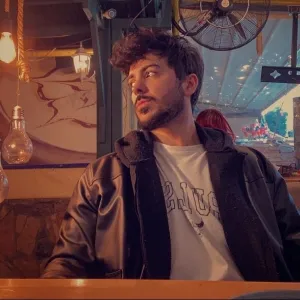 Adem - Gitar öğretmeni - 