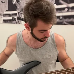 Julien - Prof de basse - Montpellier