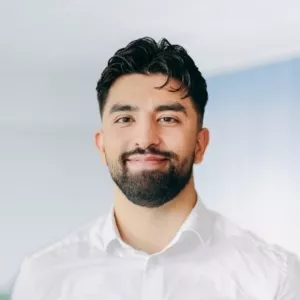 Ejaz - Underviser i ny til it - Bagsværd