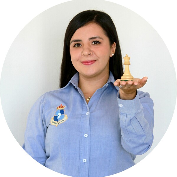 Soy Lupita Carpio, Lic. en Psicología por la UdG, Directora de academia de ajedrez en Guadalajara con 10 años de experiencia en clases para niños, jóvenes y adultos.
