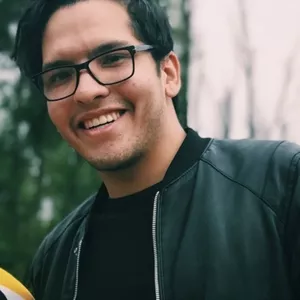 Miguel - Profesor de genética - CDMX