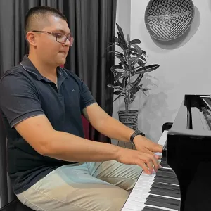 Rodrigo - Professor de piano - Manaus