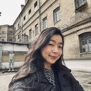 Sin - Chinese teacher - Woking