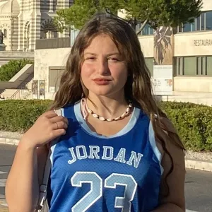 Serina - Prof de maths - Auriol