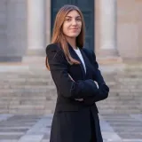 Clara - Prof de droit civil - Paris