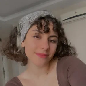Aslı - İngilizce öğretmeni - 