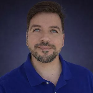 Fernando - Prof de inglês - Camburi