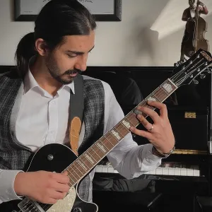 Edris - Guitar tutor - Fallon