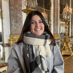 Charlotte - Prof d'histoire - Parmain