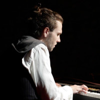 Pianiste professionnel propose cours tous niveaux à Aix en Provence (à domicile uniquement)