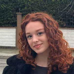 Azra Buket - İngilizce öğretmeni - 