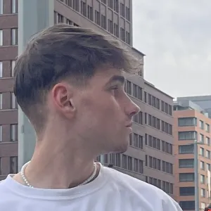 Miklós - zene magántanár - Budapest