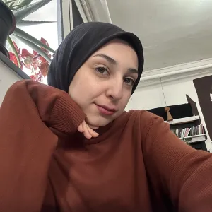 Cemre - Matematik öğretmeni - 