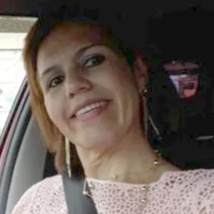 Claudia - Professor de inglês - conversação - Paulínia