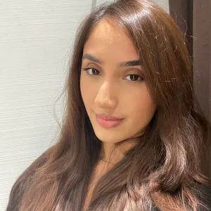 Ravina - Economics tutor - Hounslow