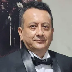Enrique - Profesor de psicología social - Lima