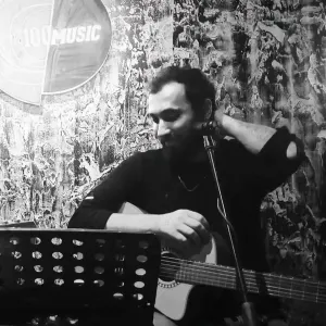 Hakan - Gitar öğretmeni - 