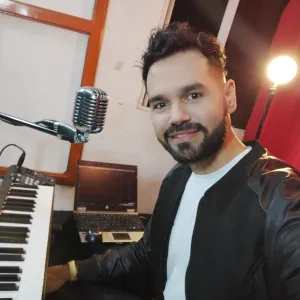 REINIER - Profesor guitarra criolla - El Pueblito