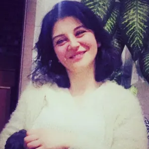 Esra - Türkçe öğretmeni - Elazığ