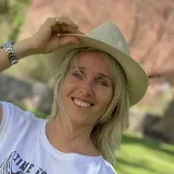 Laura - profesor de economía - Madrid