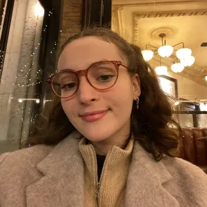 Amina - Prof de maths - Sèvres