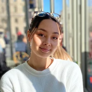 Alena - Prof d'histoire - géo - Paris