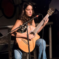 Guitarrista y cantautora da clases de guitarra en el centro de Buenos Aires