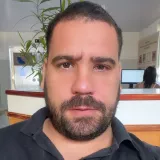 Eduardo - Professor de química - Centro