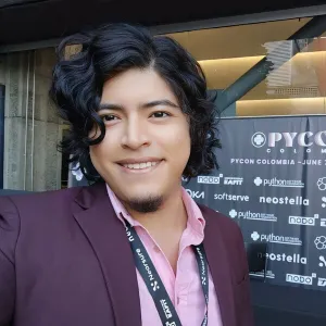 Gerardo - Profesor de programación - Lima