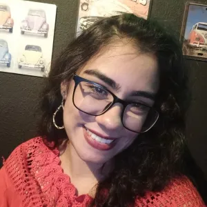 Jullyana - Professor de sociologia - Goiânia