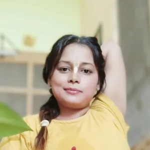 Pooja - Yoga instructor - Kharakmaf