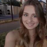 Lena - Prof de SVT - Versailles