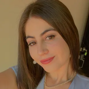 Nicole - Profe de biología - Cartago