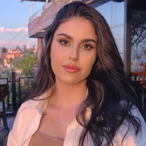 Derya - Resim öğretmeni - 
