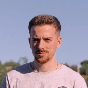 Tomás - Prof de iniciação à internet - Carnaxide