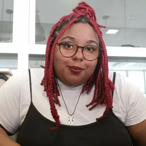 Laura - Prof de história - Canoas