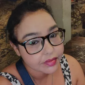Luciana - Professor de química - 