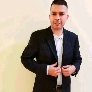 Vidal - profesor de economía - Limón