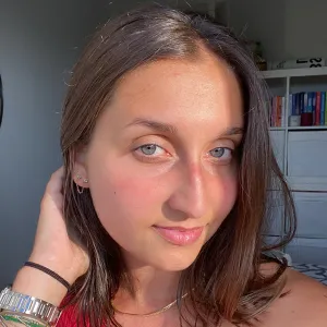 Romane - Prof de français - Marseille 2e