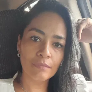 Hellen - Professor de biologia - Rio de Janeiro