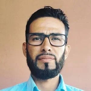 Hector - profesor de agronomía - Cañas