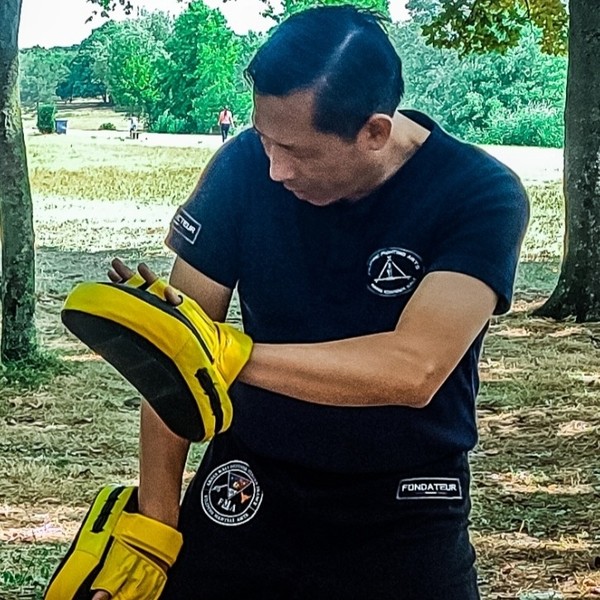 Fondateur de l'école Arnis Kali Defense System Art Martial Philippin - Système de Self Défense mixte de tous niveaux.
