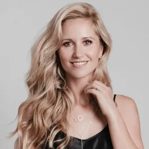 Nina - Make-Up Instructor - McKinney