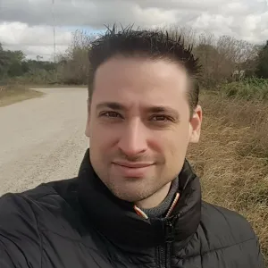 Gustavo - profesor de informática escolar - Libertador San Martín