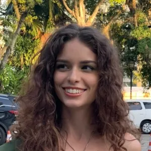 Júlia - Prof de inglês - Recreio dos Bandeirantes
