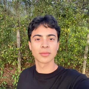 Miguel - Profesor de biología - Medellín