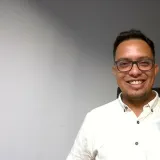 Luis - Profesor de finanzas - Heredia