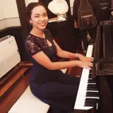 Rebecca - Professor de piano - Manaus