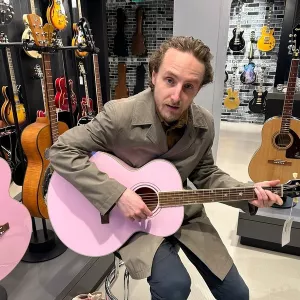 Angus - Guitar instructor - London